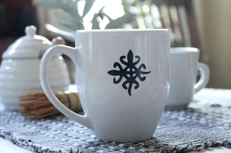Funtumfunefu Denkyemfunefu 16 oz. Latte Mug noraokafor